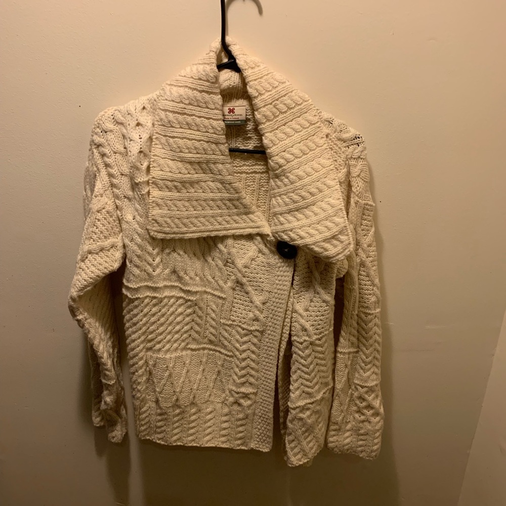 Patterned Irish merino wool sweater size medium